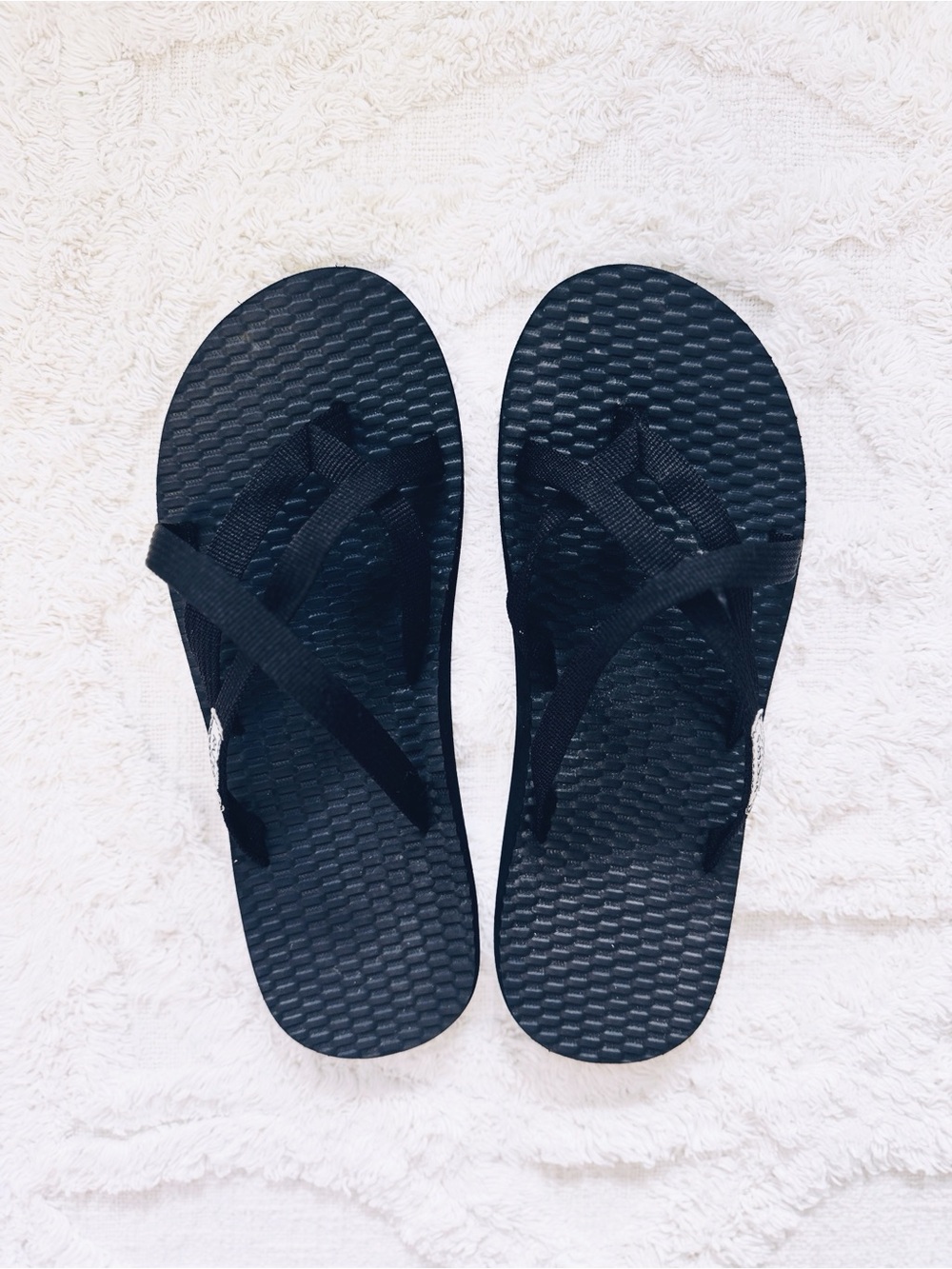 Rafters Women’s Black Strappy Flip Flop Sandals Size 6.5 EUC
